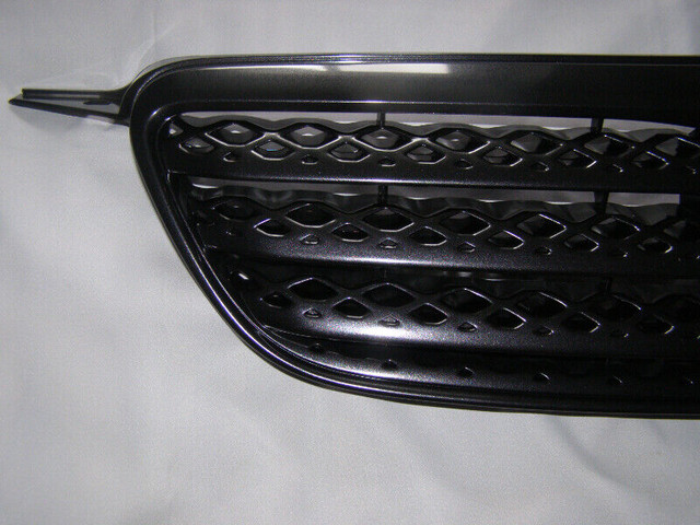 NEUF Grille Toyota Corolla " S " 2003 - 2008 New Front Gril dans Pièces de carrosserie  à Longueuil/Rive Sud - Image 2