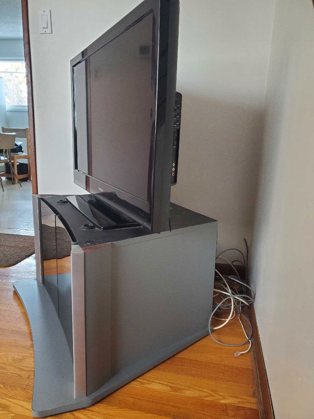 40 Inch Toshiba Flat Screen TV in TVs in Winnipeg - Image 2