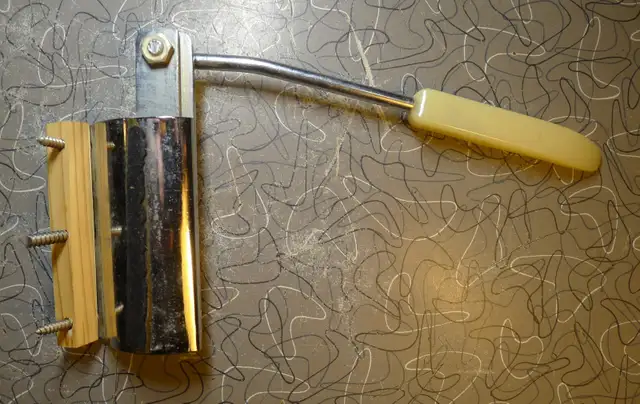 Maestro Gibson short Tremolo 60's vintage tailpiece in Guitars in City of Toronto - Image 9