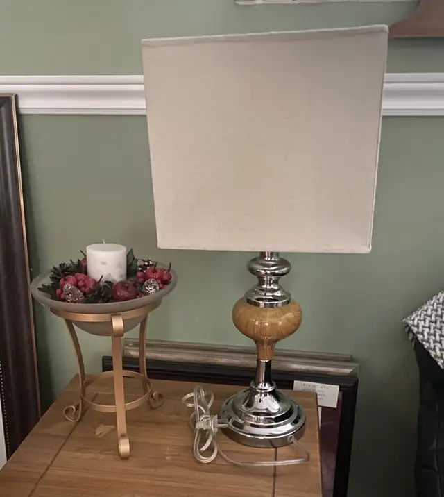 Modern Metal w Wood Look Working Table / Side Lamp - 24” high  in Indoor Lighting & Fans in Oakville / Halton Region - Image 3