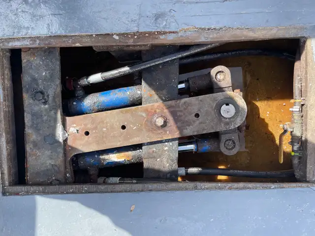 32’ Cape islander in Powerboats & Motorboats in Cape Breton - Image 11