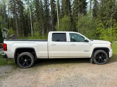 Dual exhaust Blue ray Silver gmc factory rims on winter tires Black gmc factory rims on summer tires...