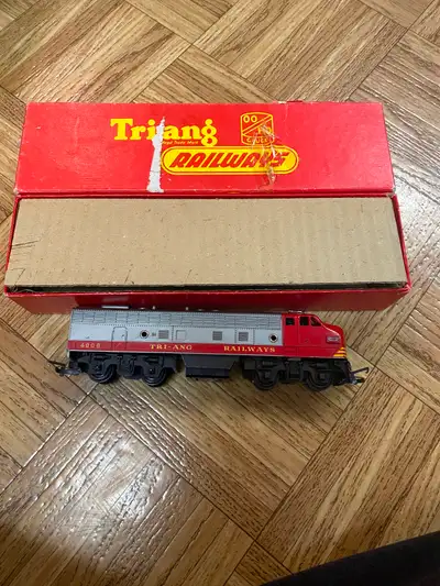 Antique model train set still works asking 150 but will take offers