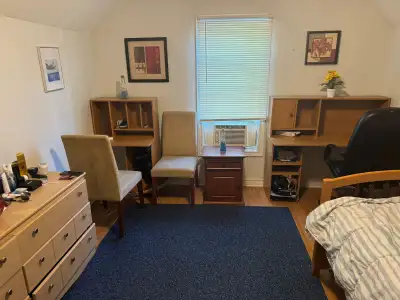 Private room in quiet Walkerville home