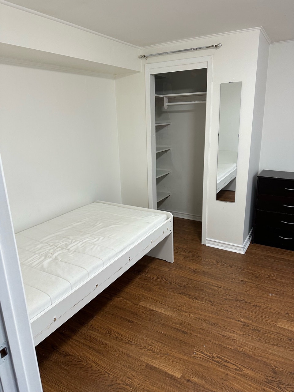 One bedroom large bright 4