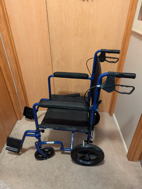 Drive Dark Blue Transport Chair in Health & Special Needs in Delta/Surrey/Langley - Image 4