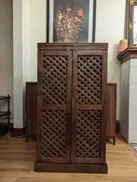 Wooden bar drinks cabinet 