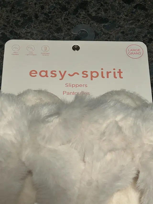 White Slippers584199988336414721