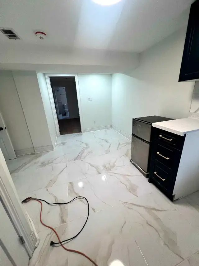 ***LOOK NEW RENOVATED 1 BDRM 3 LARGE WINDOWS ETOBICOKE***63417637920641121