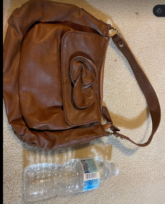 women  Tote bag / Carryalls in Women's - Bags & Wallets in Markham / York Region - Image 4