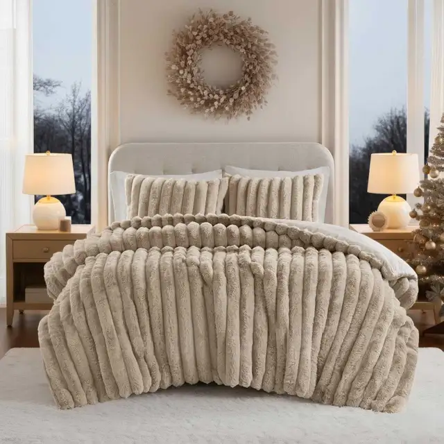 New Queen Size Comforter Set  in Bedding in Ottawa - Image 6