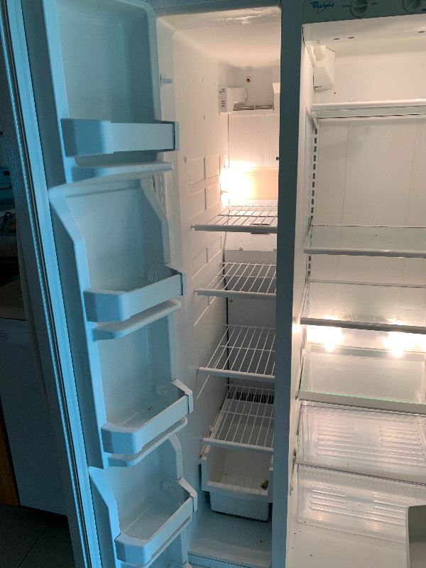 Whirpool white refridgerator in Refrigerators in City of Toronto - Image 3