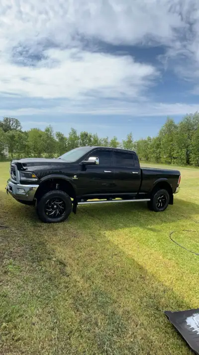 Build specs in pics 2016 Ram 2500 Laramie LongHorn 6.7 Cummins diesel. Rebuilt title. Has every opti...