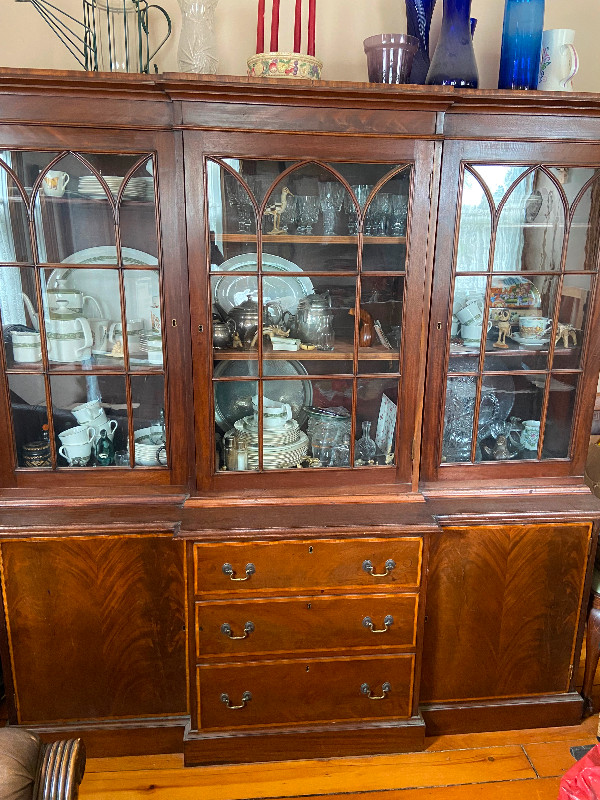Buffet and Hutch in Hutches & Display Cabinets in Ottawa