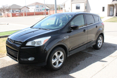 2013 Ford Escape SE - LOW KMS!! RUNS GREAT!! EVERYTHING WORKS!!
