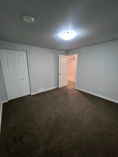 Near bus stop, 10 minutes walk to Walmart, near