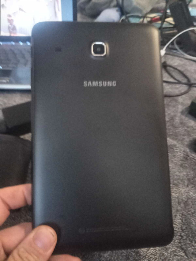 Samsung tablet E  in General Electronics in Windsor Region - Image 2