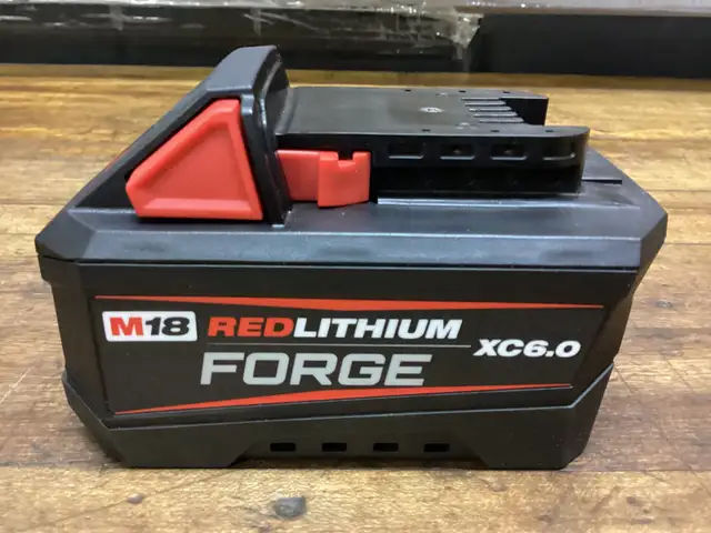 1 - MILWAUKEE M18 XC 6.0 AH FORGE BATTERY in Power Tools in Barrie - Image 3