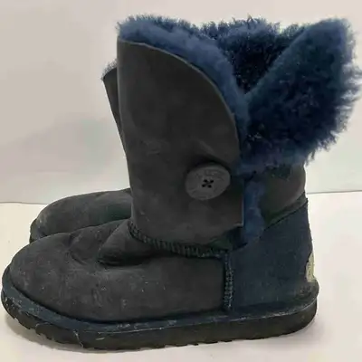 Preowned Navy Blu Ugg Boots Size 7 Bailey Bottom Women’s, View more
