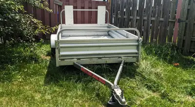 Selling my Stirling 5 ft. x 7 ft. Galvalume Utility Trailer purchased from Canadian Tire. Body and f...