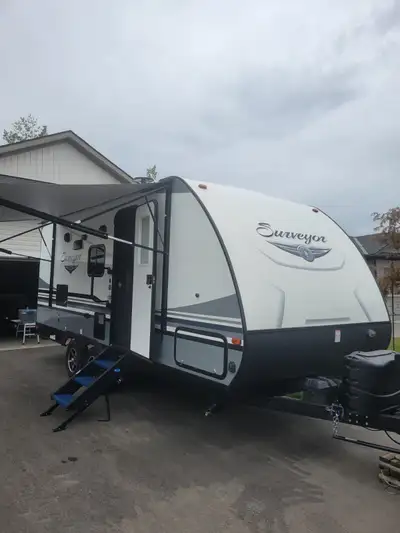 Model 200MBLE. This trailer is in VERY GOOD condition. One owner, well maintained. We brought this v...