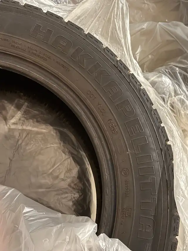16” Winter Tires Hakkapeliitta 205/60/16 in Tires & Rims in Markham / York Region - Image 4
