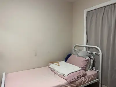 July Sublet One bedroom in a Townhouse (mainfloor)
