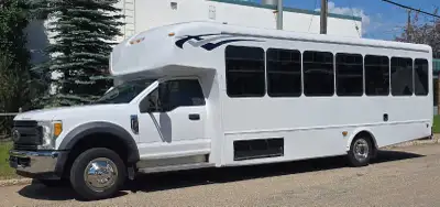 2017 ford F550 shuttle bus 32 passengers Gas engine X USA has 130000 miles $70000+Gst more informati...