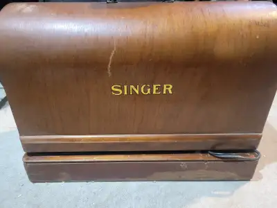 Machine a coudre Singer noire, View more