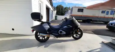 Modèle très rare. pneus 5800km poignées chauffantes dossier ajustable top case siège refait par prem...