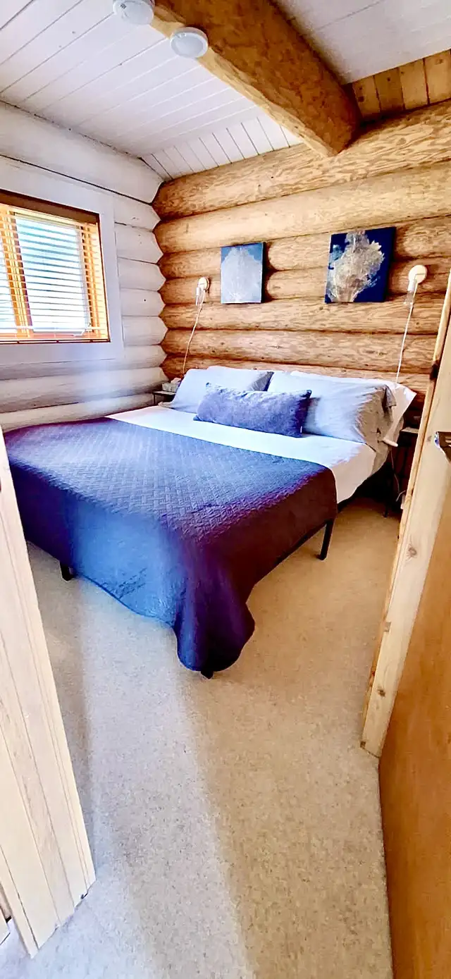 Stunning waterfront cabin on hidden gem of an island! in British Columbia in Canada - Image 6