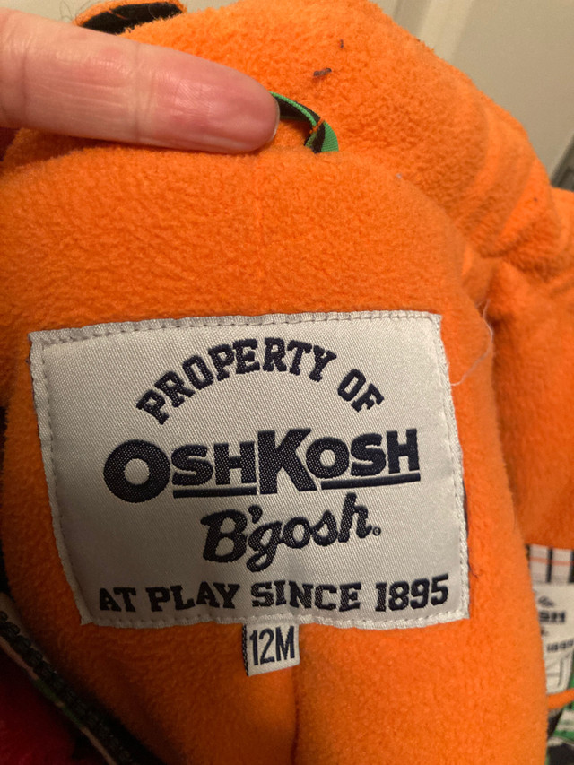 OshKosh snow suit size 12 months $25 in Clothing - 9-12 Months in Edmonton - Image 3