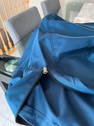 Dark blue, strong zipper, waterproof, very nice, I re ordered the right size Size 23 x 23 and 4 deep