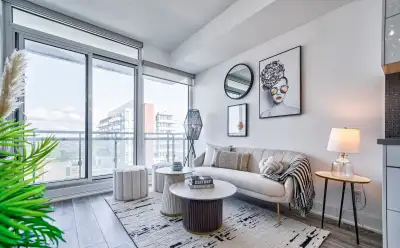 Remington Built Luxurious Modern Condo,1 Bedroom + Den Suite Unit W/Balcony In Signature. Loaded Wit...