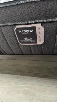 [ Stearns and Foster ] Founders collection KING size memory foam