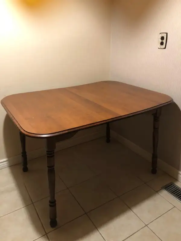 Kitchen Dining Table Solid Wood Set in Dining Tables & Sets in City of Toronto - Image 2