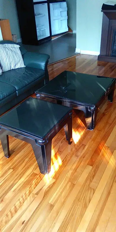 table basse salon + cote/chevet living room coffee + end table, View more