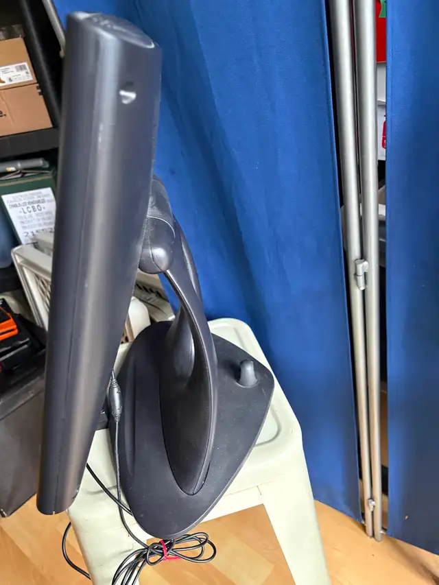 Dell 17” UltraSharp 1702FP active-matrix TFT LCD monitor $95 in Monitors in Oakville / Halton Region - Image 6