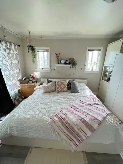 Hi everyone! I’m looking for a roommate to join our 5 bedroom, 2 bath house in Grandview Highway -ve...