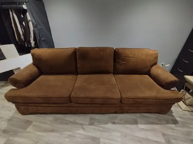 Divan 3 places in Couches & Futons in Trois-Rivières - Image 2