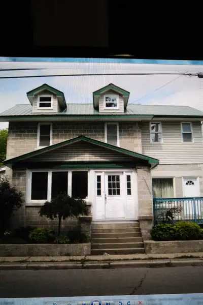 Non Smokers Only/No Drugs/No Pets 2 furnished rooms in a large but quiet 4 bedroom house in Osgoode...