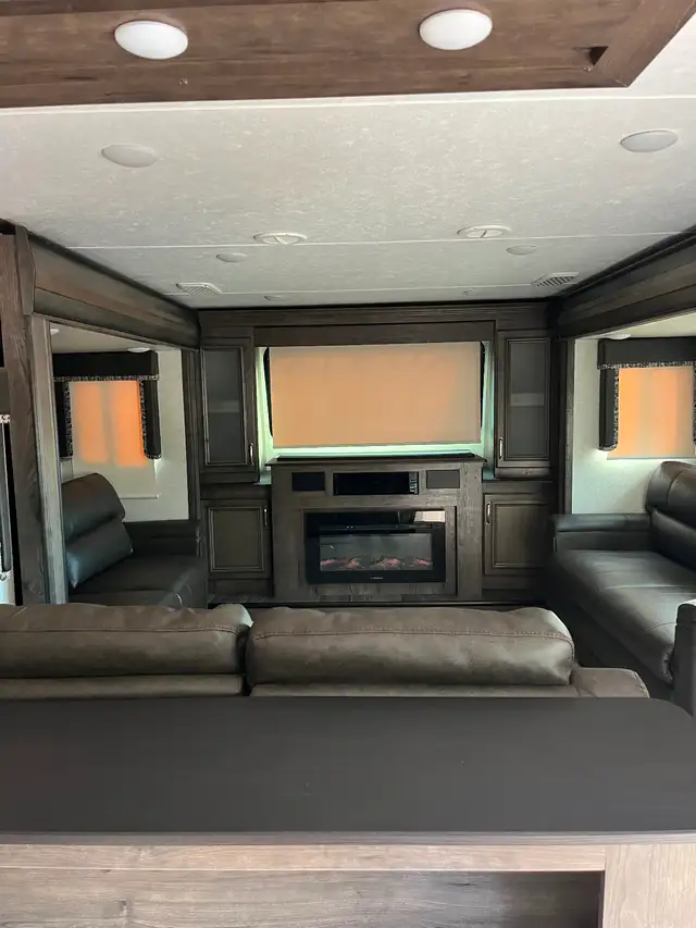 2018 Montana 374FL 5th Wheel Camper in Travel Trailers & Campers in Regina - Image 5
