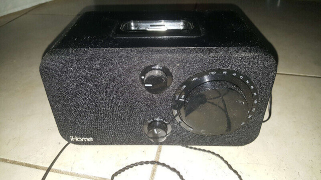 iHome Speaker AM-FM Table Radio with Reson8 for iPod, Black in General Electronics in City of Toronto - Image 2
