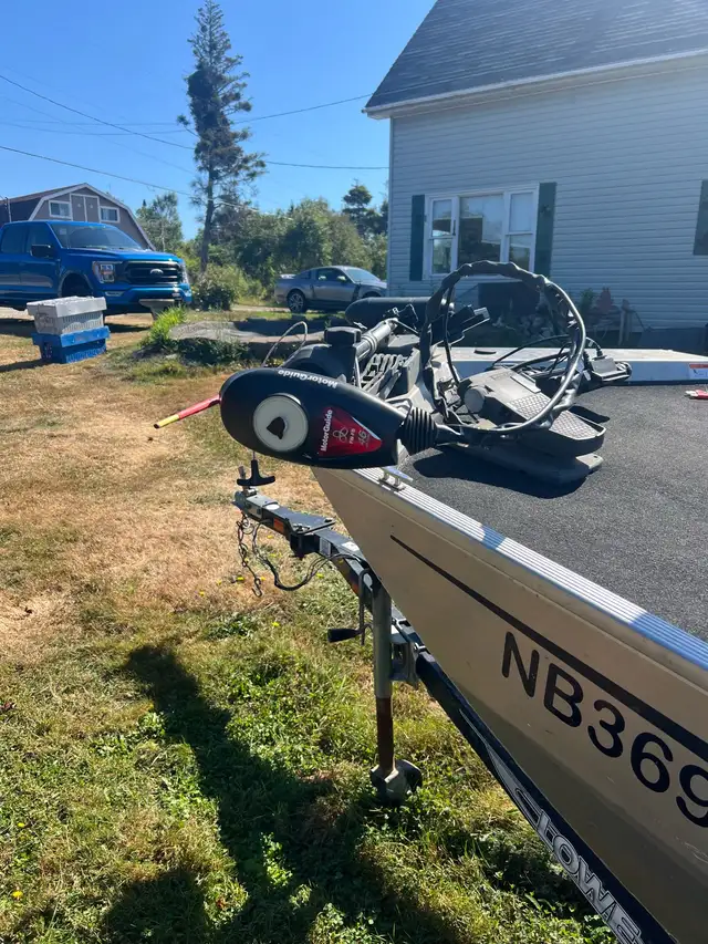 2012 Lowe Skorpion bass boat in Powerboats & Motorboats in Yarmouth - Image 3