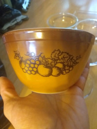 VINTAGE PYREX OLD ORCHARD MIXING/NESTING BOWL 401 1 1/2 PINT
