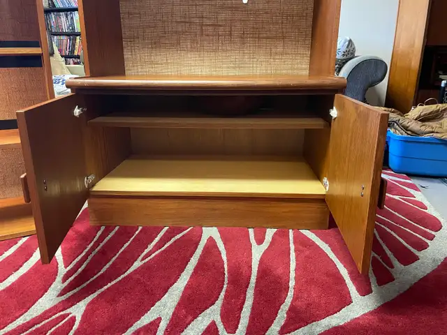 Teak Hutch with Back Lit Shelf in Hutches & Display Cabinets in Winnipeg - Image 4