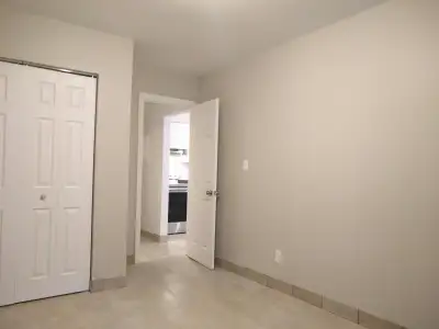 Bachelor with private bath and kitchen - University of Windsor!