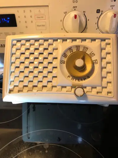 Vintage Philips AM tube radio, white, model P141 Bakelite, some small scratches on top, small chip i...