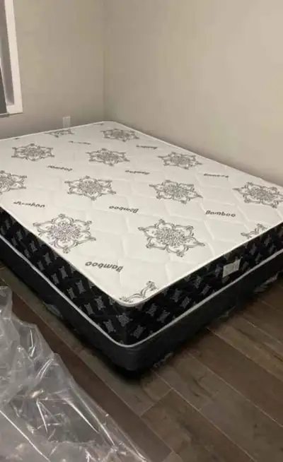 Cadre de lit Queen et matelas à prix raisonnable disponibles, View more