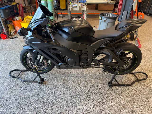 2018 Kawasaki zx10rr in Sport Bikes in Thunder Bay - Image 4